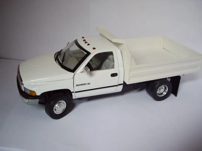 1:18 Anson Dodge Ram 3500 '95 Dump Truck