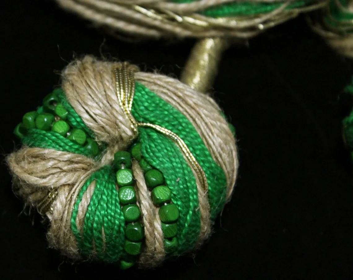 Asian Art-to-Wear Belt in Natural Rope, Green Yarn & Wooden Beads - Medium Size 8 to 10 - Wearable Art - Handmade 1980s Avant Garde Artisan
