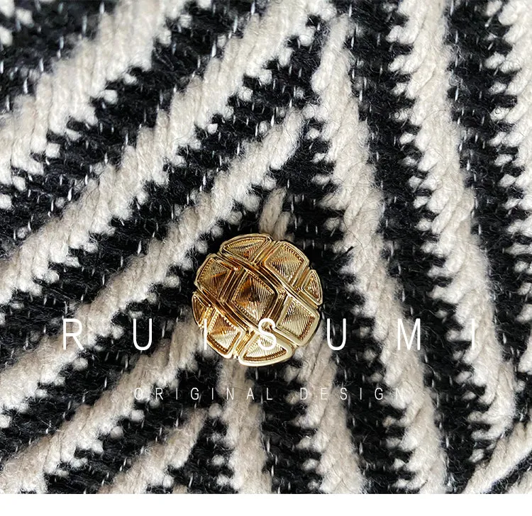 Design sense niche high-end black and white herringbone stitching classic suit collar  long coat- Duli