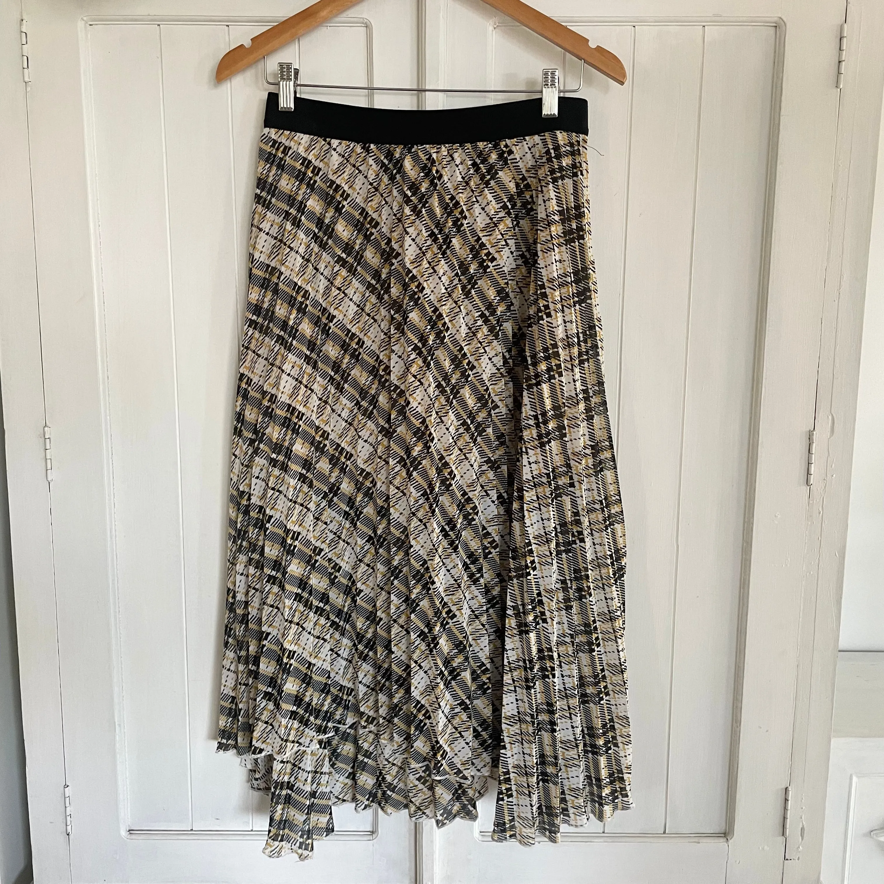 Piper Size 12 Pleated Midi Skirt RRP $99 BlackYellow Check Work Business Races