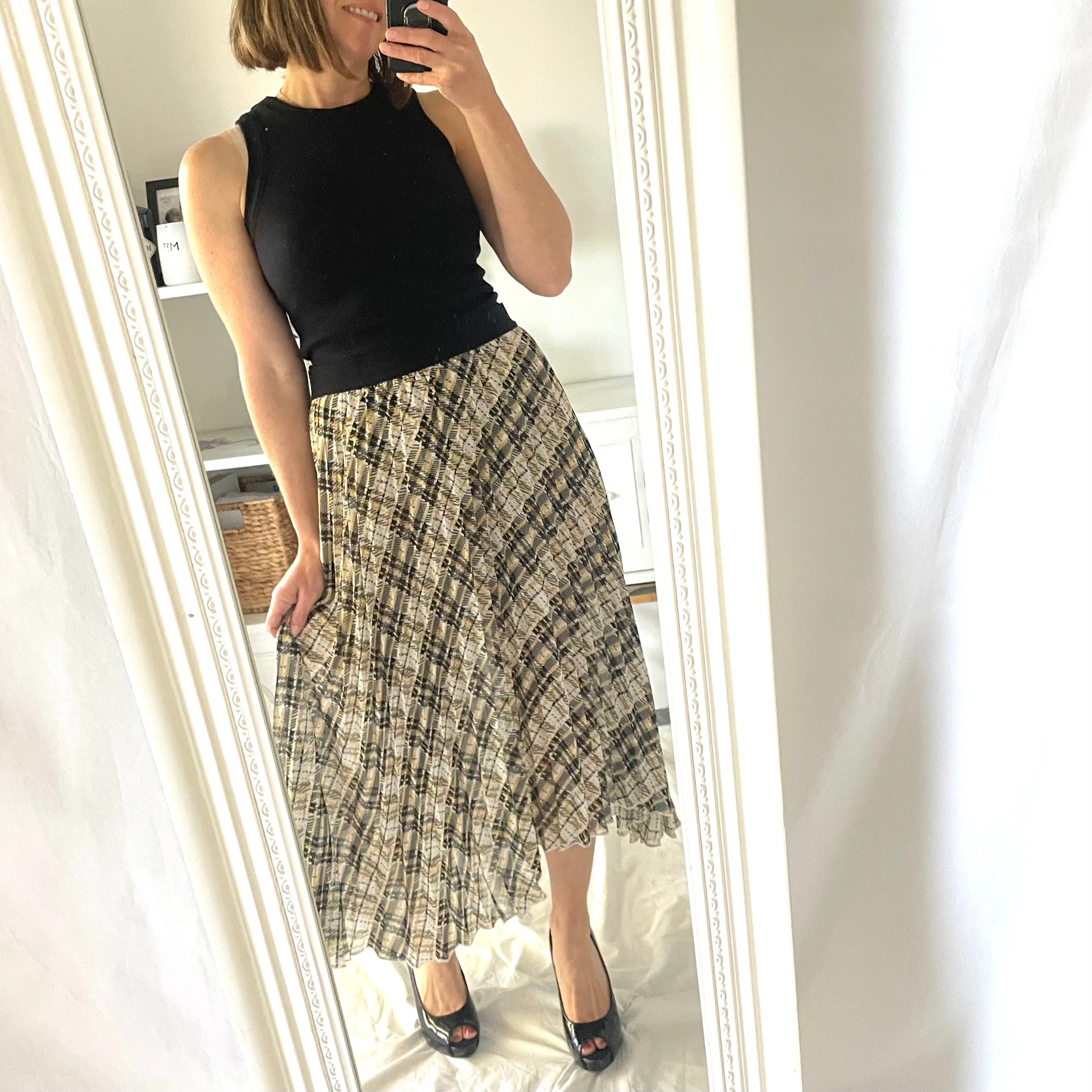 Piper Size 12 Pleated Midi Skirt RRP $99 BlackYellow Check Work Business Races