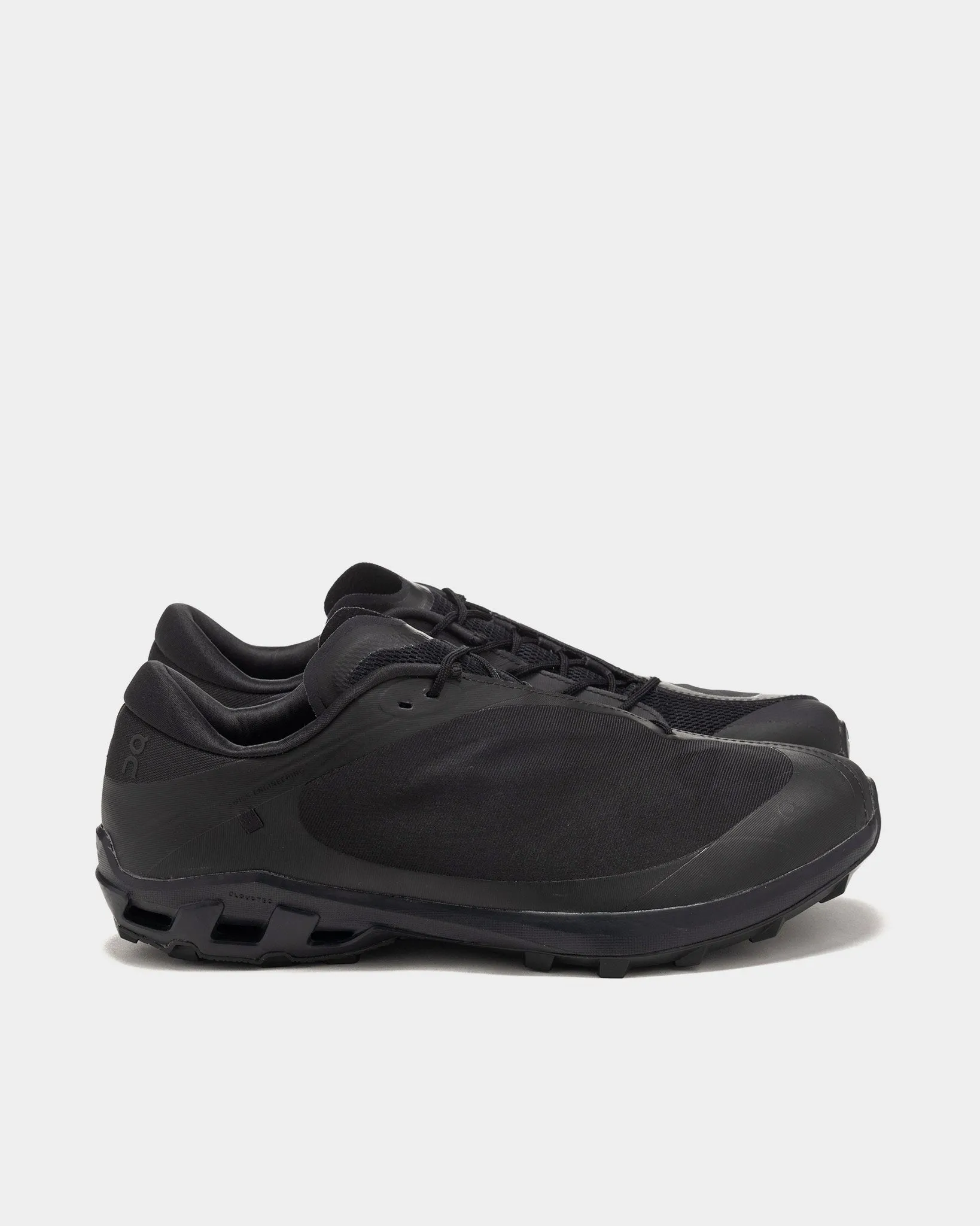x PAF Cloudventure Peak All Black